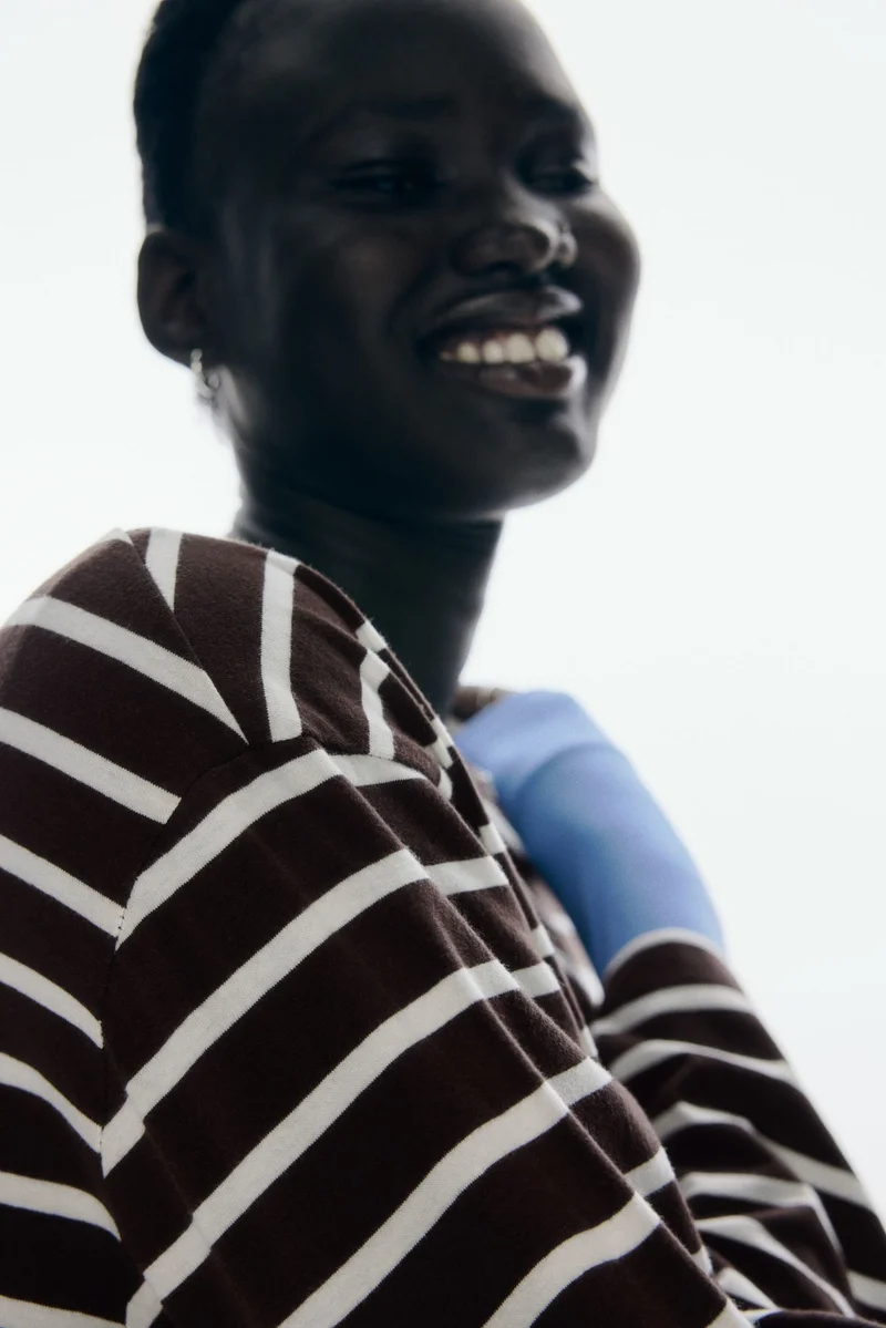 اتش اند ام بلوزة من القطن بأكمام طويلة